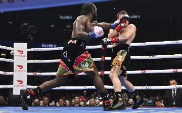 Кроуфорд победил Канело и стал абсолютным чемпионом мира во втором среднем весе