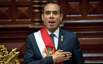 В Перу вынесли вотум недоверия президенту Хосе Хери