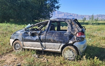Navoiyda 14 nafar bog‘cha bolasi bo‘lgan Matiz ag‘darildi, haydovchi vafot etdi