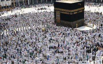 Саудовская Аравия озвучила дату возобновления паломничества в Мекку 