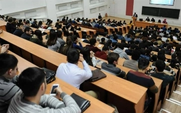 Узбекистанцы стали реже уезжать на учебу за границу