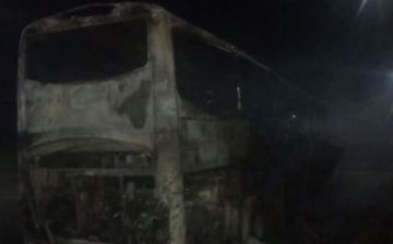 В Каракалпакстане загорелся автобус, где было почти 60 пассажиров