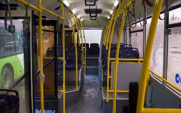 В Намангане водитель автобуса протащил застрявшего в дверях пассажира