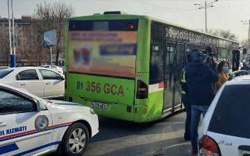 В Ташкенте автобус столкнулся с Matiz