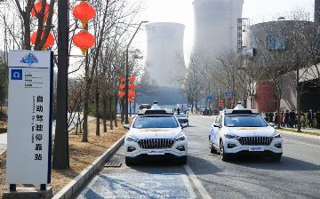 Китай похвастался автономным такси без водителя: оно стоит как обычное