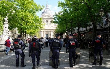 В Париже студенты, недовольные выборами, устроили беспорядки — фото, видео 