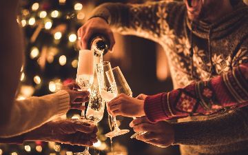 Как не отказываться от алкоголя в новогодние праздники и не набрать вес?