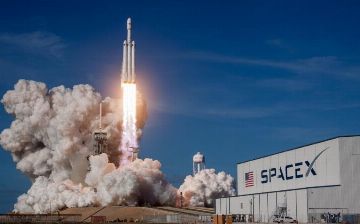 Сформирован первый экипаж из туристов для полета на SpaceX к МКС