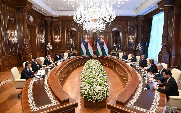Мирзиёев провел переговоры с премьером Венгрии Орбаном