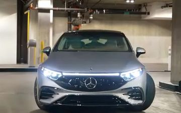 Mercedes показал, как электромобиль бренда паркуется без водителя