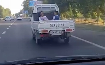 Toshkent viloyatida Labo yukxonasida farzandlarini olib yurgan erkakka chora ko'rildi — video