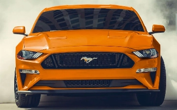 Ford тайно показал новый четырехдверный седан Mustang