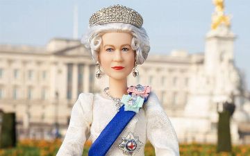 Узнайте, сколько стоит новая кукла Барби в виде&nbsp;Елизаветы II