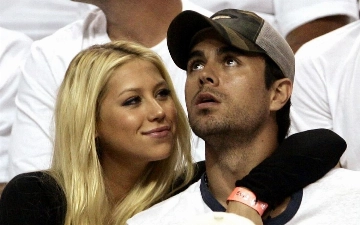 В Майами засняли беременную Анну Курникову