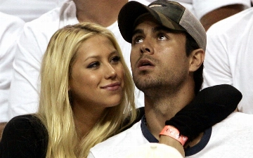 Анна Курникова и Энрике Иглесиас в четвертый раз стали родителями