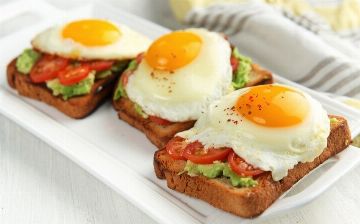 Названы 5 причин завтракать по утрам