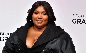 Американскую певицу Лиззо снова обвиняют в плагиате — на этот раз из-за песни с упоминанием Сидни Суини