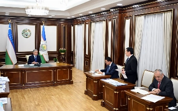 Новые маршруты и расширение парка локомотивов: Шавкат Мирзиёев обозначил меры по развитию ж/д отрасли