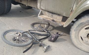 В Наманганской области водитель грузовика сломал ногу велосипедисту