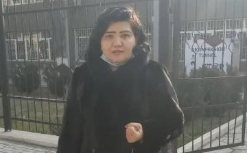 Узбекская блогерка объявила голодовку у здания Андижанского городского суда