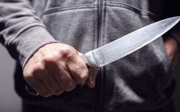 В Узбекистане парень нанес ножевые ранения двум молодым людям: есть погибшие