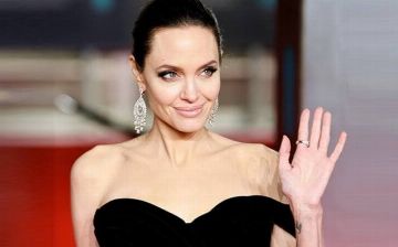 Анджелина Джоли зарегистрировалась в Instagram, чтобы помочь девочкам из Афганистана