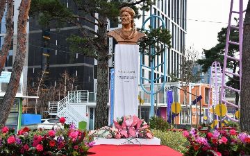 В Сеуле установлен памятник Алишеру Навои