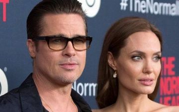 Папарацци поймали Брэда Питта в аэропорту Рима — он прилетел к Анджелине Джоли