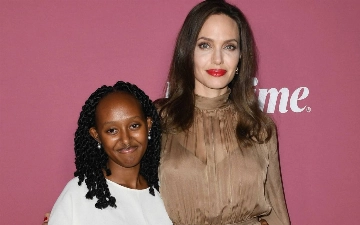 Анджелина Джоли тяжело переживает переезд дочери – видео