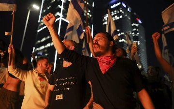 Премьер Израиля приостановил судебную реформу на фоне протестов (видео)