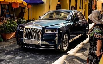 Rolls-Royce презентовал уникальный Phantom