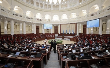 Avtobus uchun ajratilgan yoʻlaklarda harakatlanganlik uchun javobgarlik koʻzda tutilgan qonun loyihasi maʼqullandi