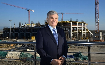 Шавкат Мирзиёев ознакомился со строительством футбольного стадиона в Новом Ташкенте