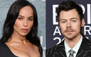 Зои Кравиц и Гарри Стайлс спровоцировали слухи о помолвке: в сети обсуждают кольцо актрисы