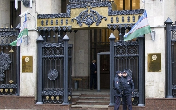 В Казахстане посадили мужчину, устроившего погром в здании посольства Узбекистана