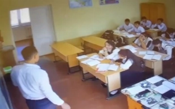 В Намангане школьники устроили драку с учителем — видео