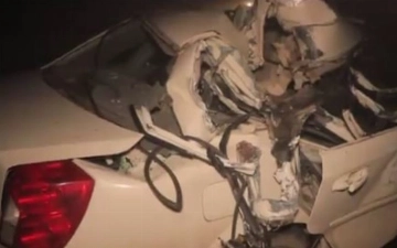 В Фергане «легковушка» врезалась в грузовик из-за густого тумана, есть погибший — видео