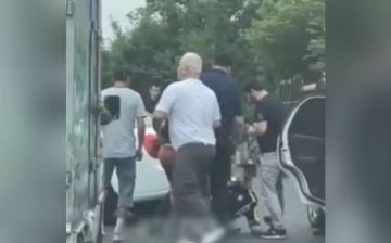 В Ташкенте водитель сбил инспектора ДПС — видео