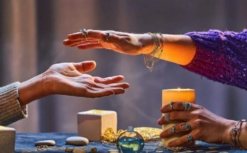 В Таджикистане ввели штрафы за обращение к гадалкам, колдунам и магам 