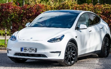 Все автомобили с ДВС проиграли по продажам Tesla Model Y