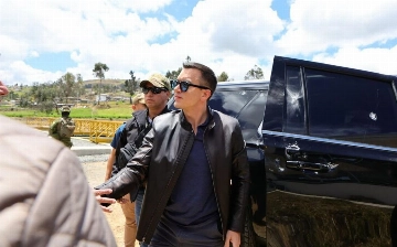 Протестующие напали на кортеж президента Эквадора