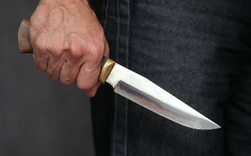 В Намангане мужчина пырнул своего знакомого ножом