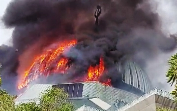 Indoneziyada joylashgan masjidlardan birining gumbazi yong'in oqibatida qulab tushdi