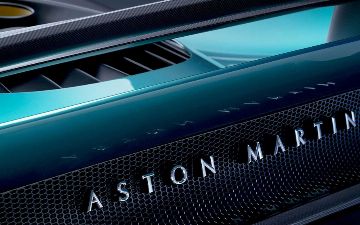 В Aston Martin показали гибридный суперкар Valhalla - первые фото