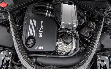 BMW не собирается оснащать свои спорткары маленькими двигателями