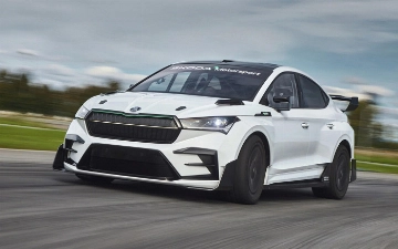 Skoda презентовала спортивный Enyaq RS Race