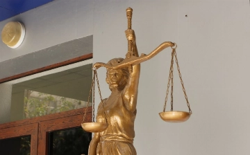 В Ташкенте арестовали парня, домогавшегося девушки в подъезде