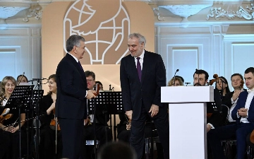 Шавкату Мирзиёеву вручили премию мира имени Льва Толстого