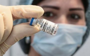 Почему после второй дозы вакцины «побочки» проявляются сильнее, чем после первой? Отвечает Дилором Турсунова