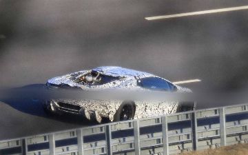 Фотошпионы поймали преемника Lamborghini Aventador во время тестовых испытаний на дороге